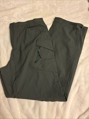 Men's Cargo Utility Pants in Olive